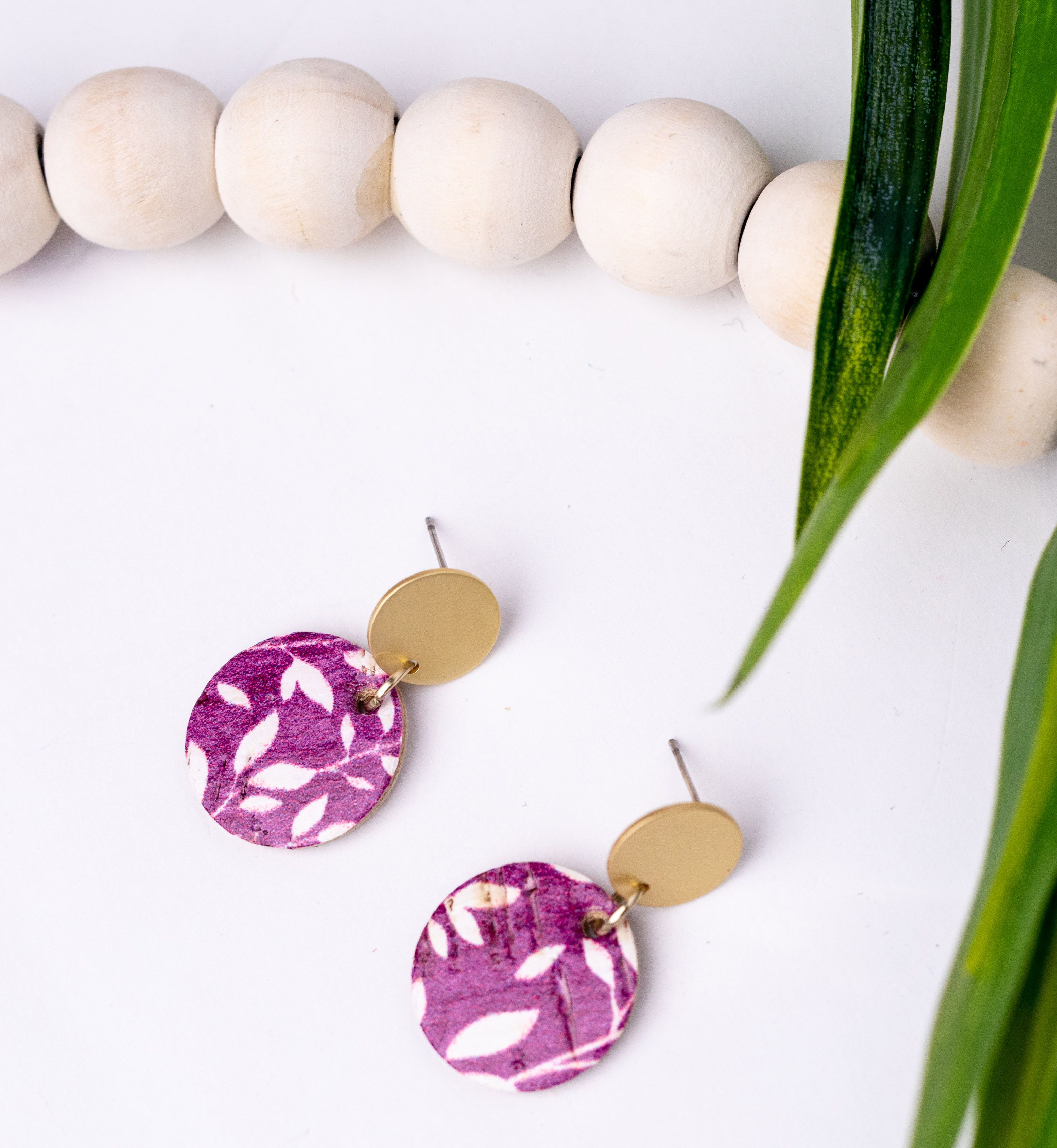 Berry & White Willow Small Circle