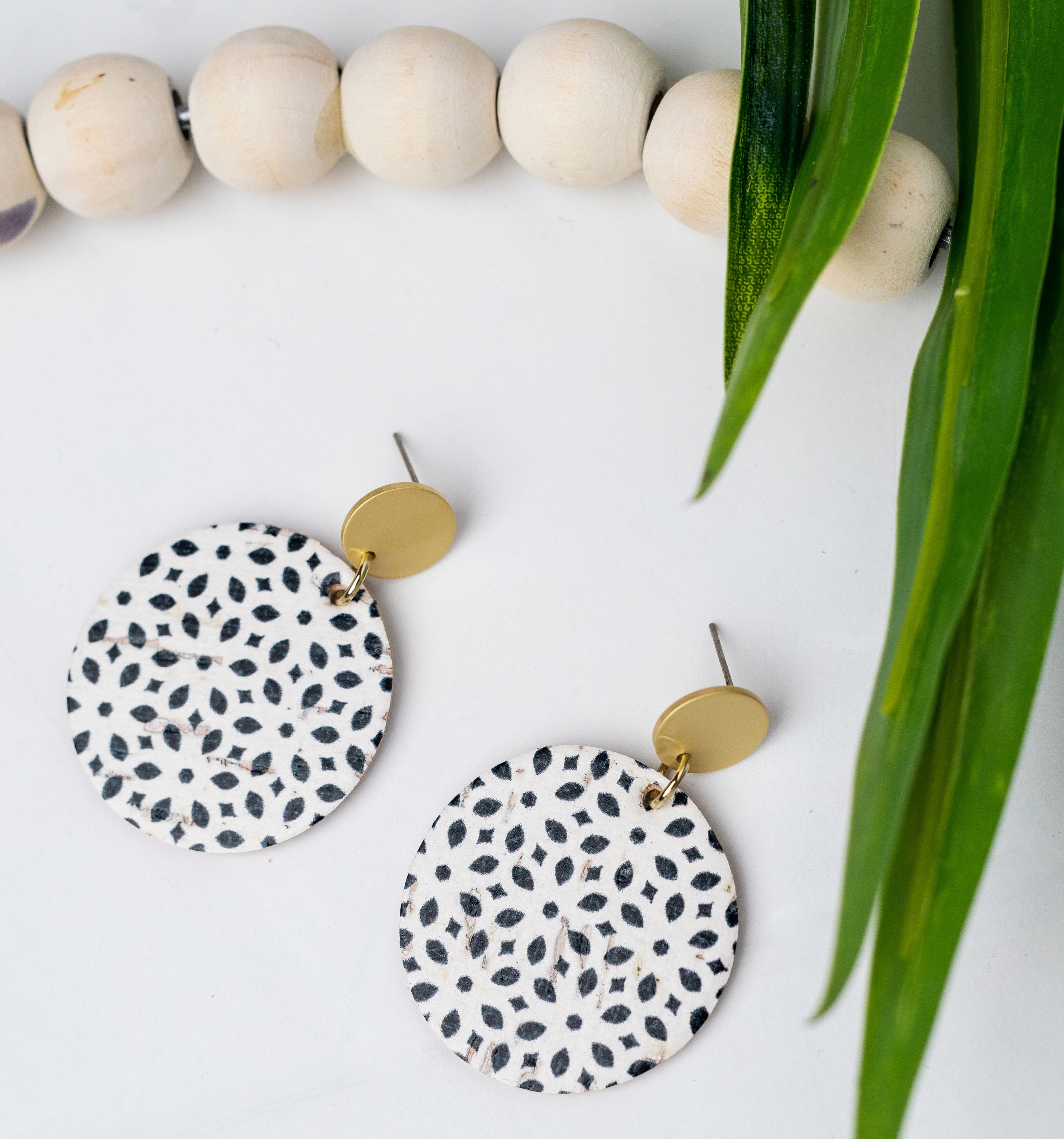 Black & White Geometric Large Circle