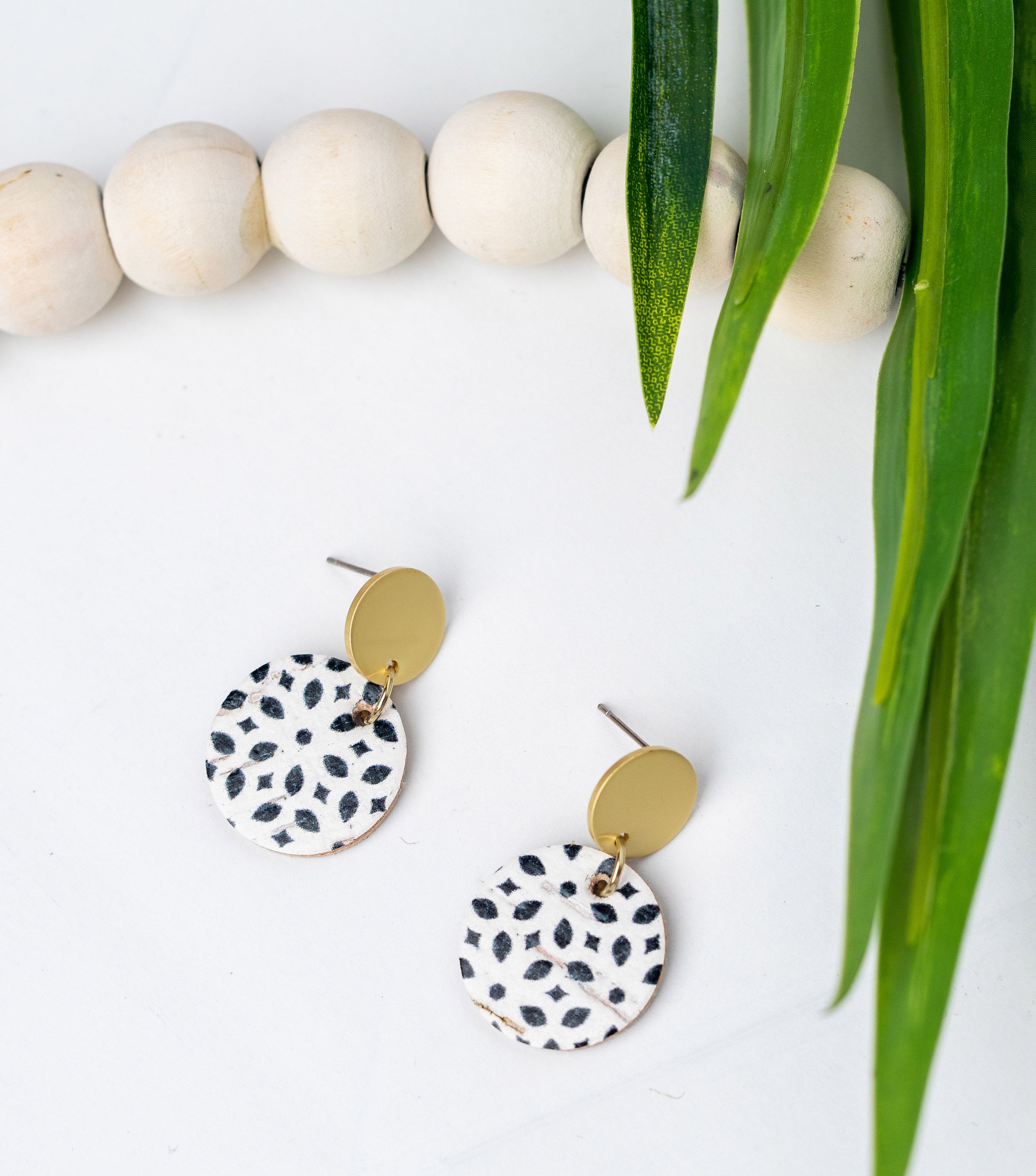 Black & White Geometric Small Circle